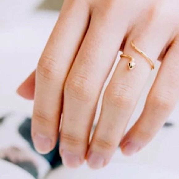 Urban Outfitters Jewelry - “Slytherin” Climbing Snake Cute Harry Potter Ring